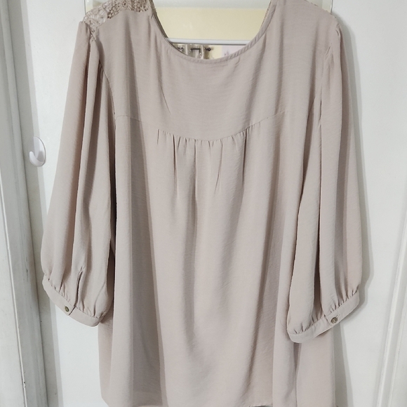 Fig and Flower Lace Blouse - Cream - Picture 4 of 4